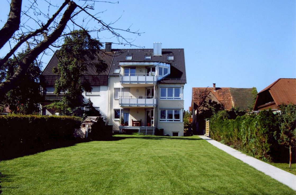 4-Familienhaus in Bauherrengemeinschaft und mit Maisonette-Wohnung im Vorderhaus