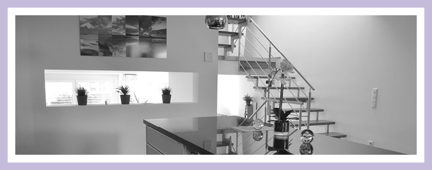 Innenansichten: Foto der Küche in einem Reihenhaus in Split-Level-Bauweise