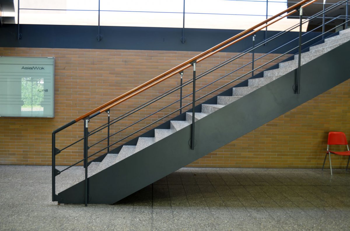 Treppe in der Kantine des Eiermann Campus