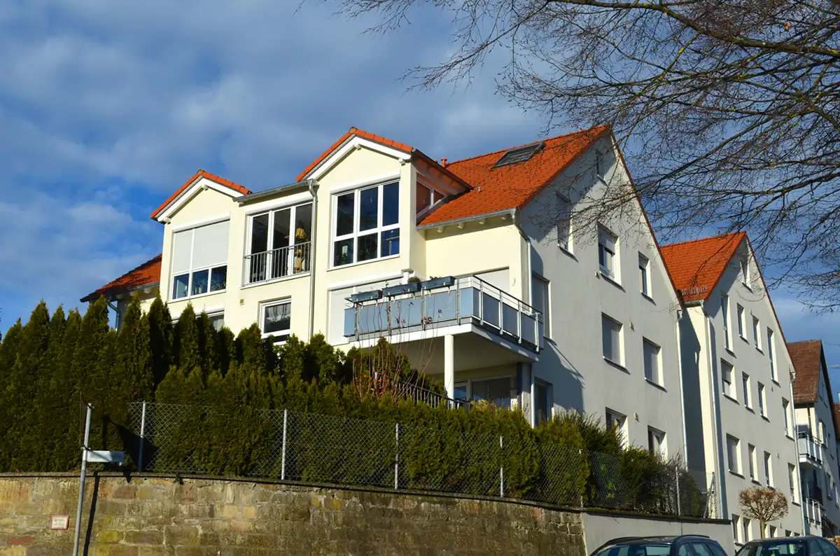 Vorderansicht eines vom Architekturbüro Eisenbraun geplanten 11-Familienhaus