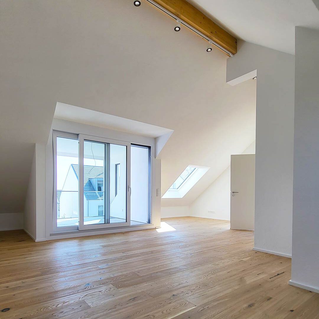 Dachzimmer mit Dachterrasse in einem vom Architekturbüro Eisenbraun entworfenen Doppelhaus.